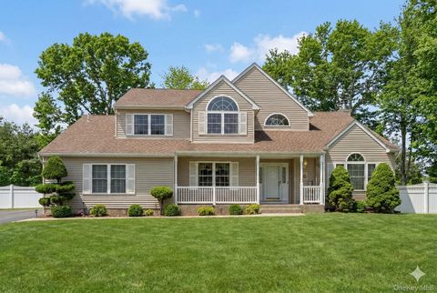 15 Alyssa Court Holbrook NY 11741