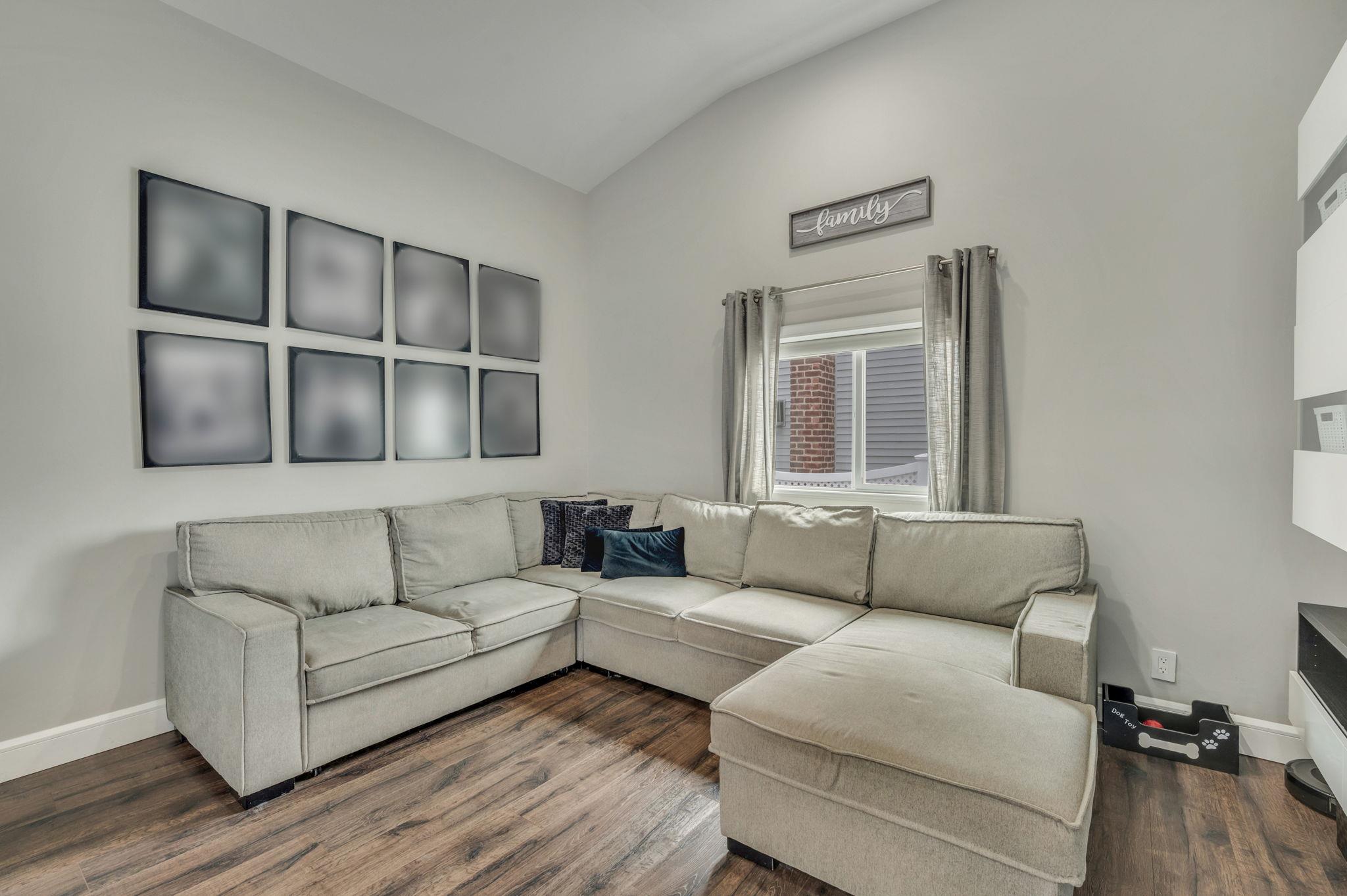 1015 N Hamilton Avenue, Lindenhurst, New York image 9