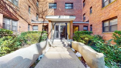 61 White Oak Street 2G New Rochelle NY 10801