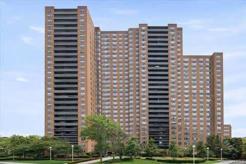 Homes For Sale - 70-25 Yellowstone Boulevard #3U<br/> Forest Hills, NY 11375