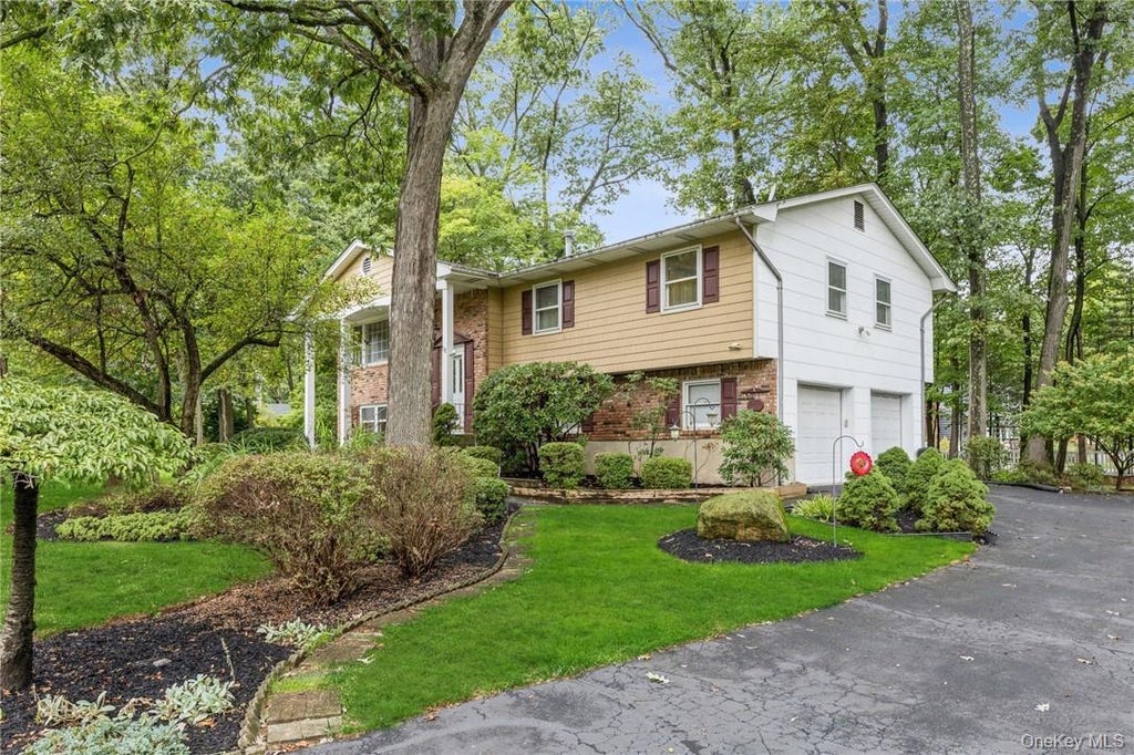 Photo of 6 Punta Road, New City, NY 10956 (MLS # H6209337)