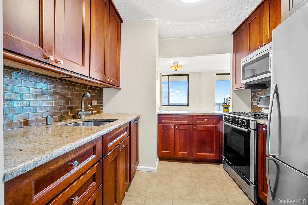 Photo of 2 Bay Club Drive #16V, Bayside, NY 11360 (MLS # 980541)