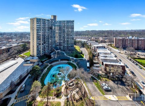 2 Bay Club Drive 16V Bayside NY 11360