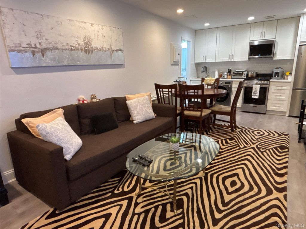 Photo of 30 Barstow Road #LL4, Great Neck, NY 11021 (MLS # 983762)