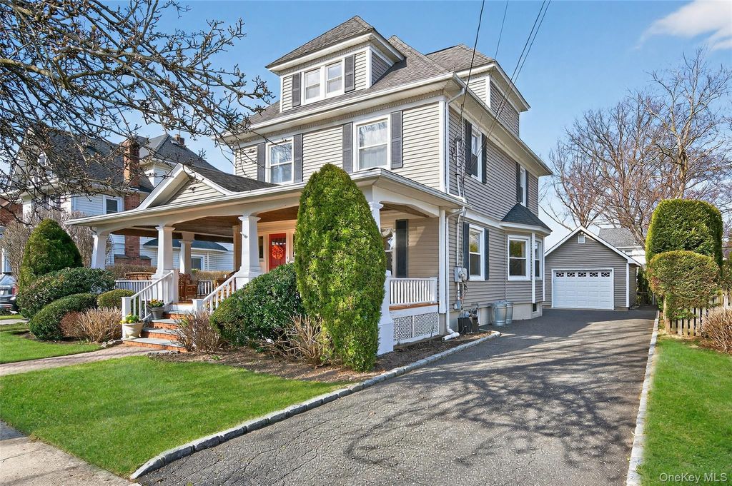 Photo of 114 Roosevelt Street, Garden City, NY 11530 (MLS # 976547)