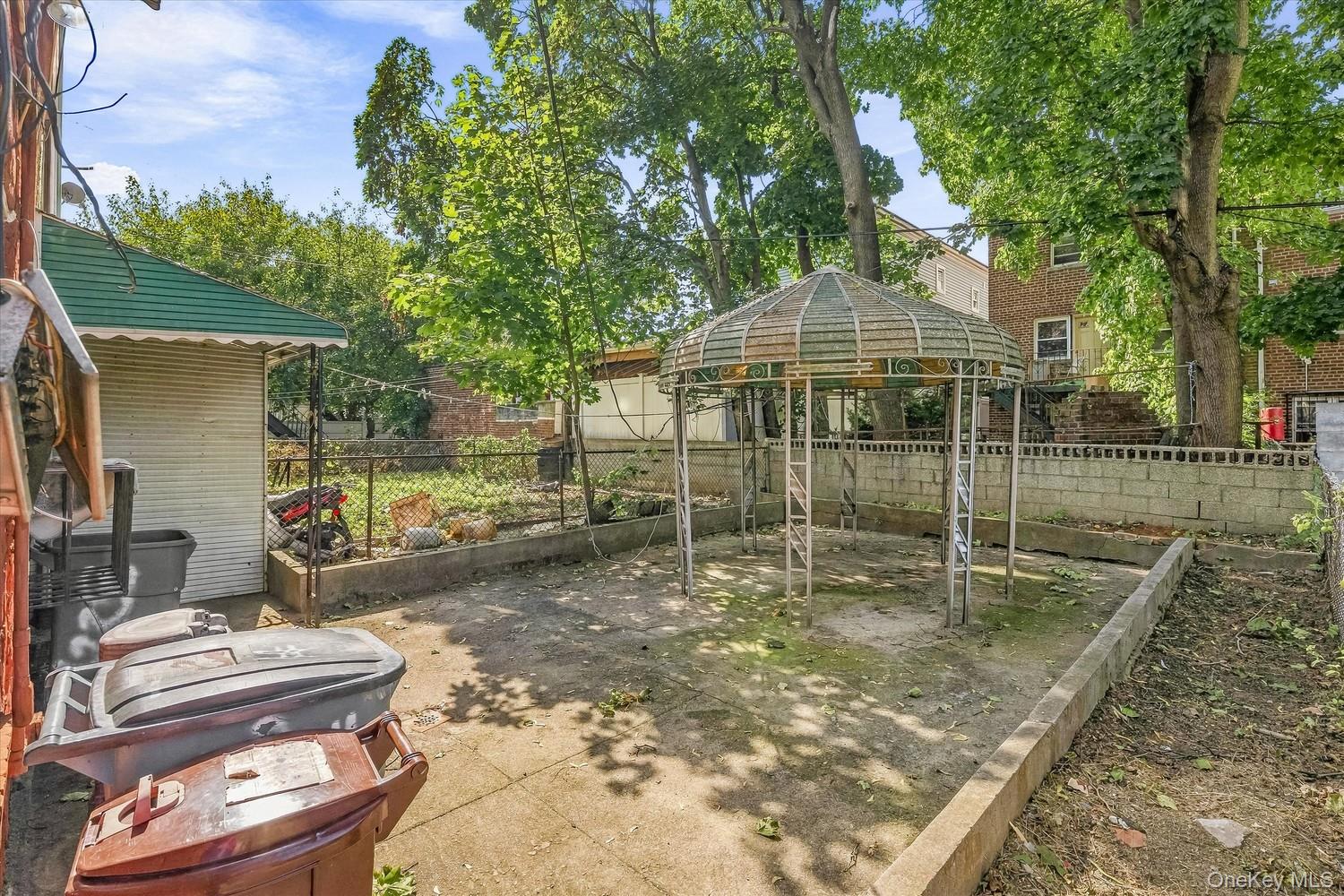 3229 Lurting Avenue