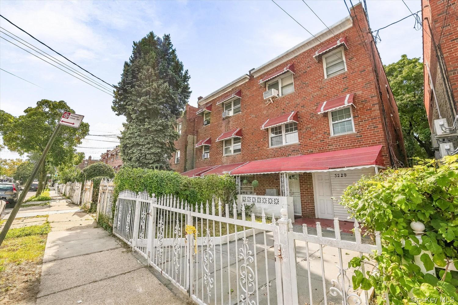 3229 Lurting Avenue