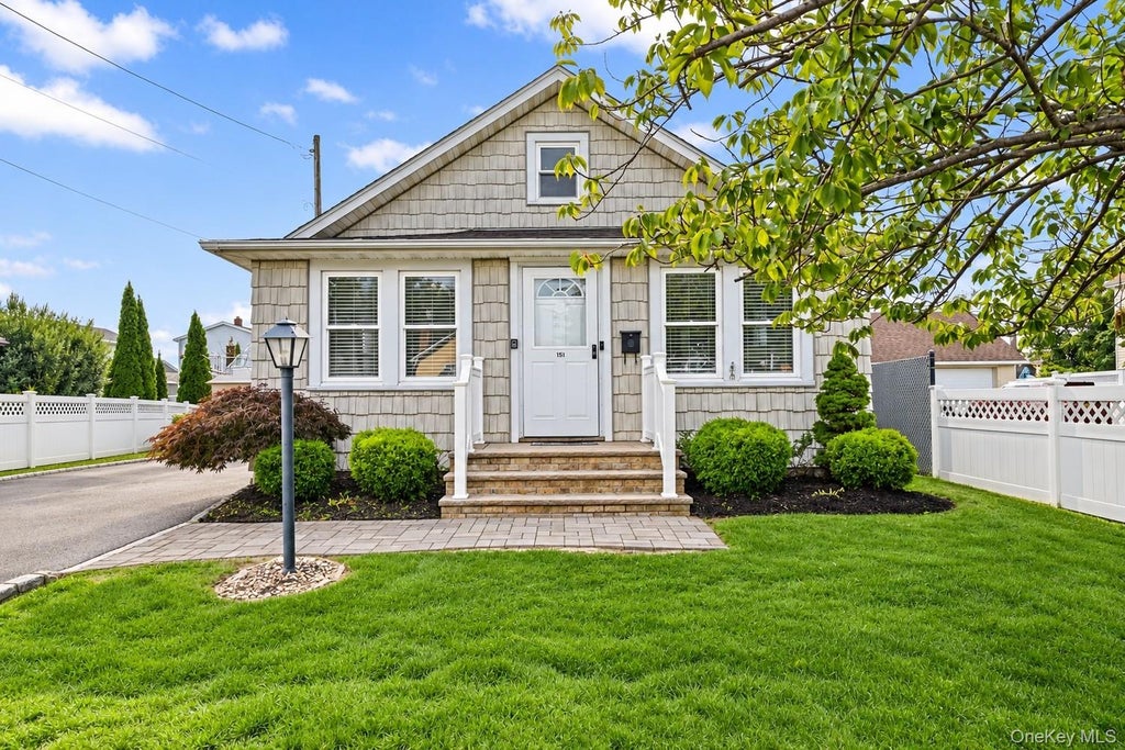 Photo of 635 S 6th Street, Lindenhurst, NY 11757 (MLS # 1057263)