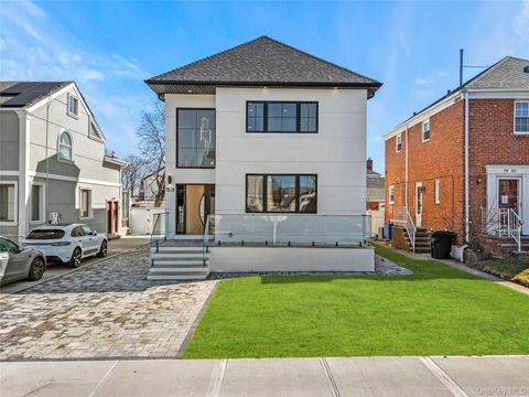 Homes For Sale - 75-31 175th Street<br/> Fresh Meadows, NY 11366