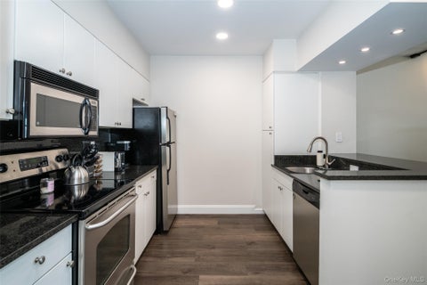 Homes For Sale - 100 New Roc City Place #405<br/> New Rochelle, NY 10801