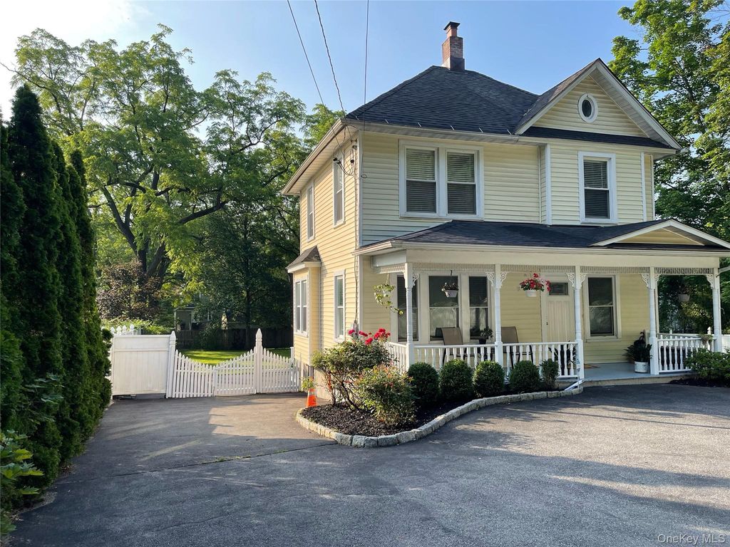 Photo of 73 S Bedford Road, Chappaqua, NY 10514 (MLS # 981423)