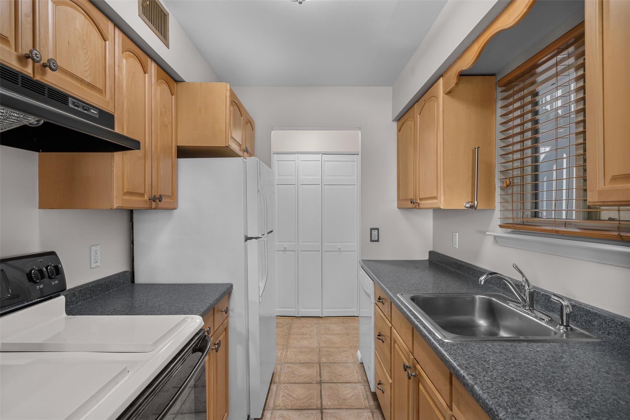 39 Sycamore Drive, Middletown, New York image 11