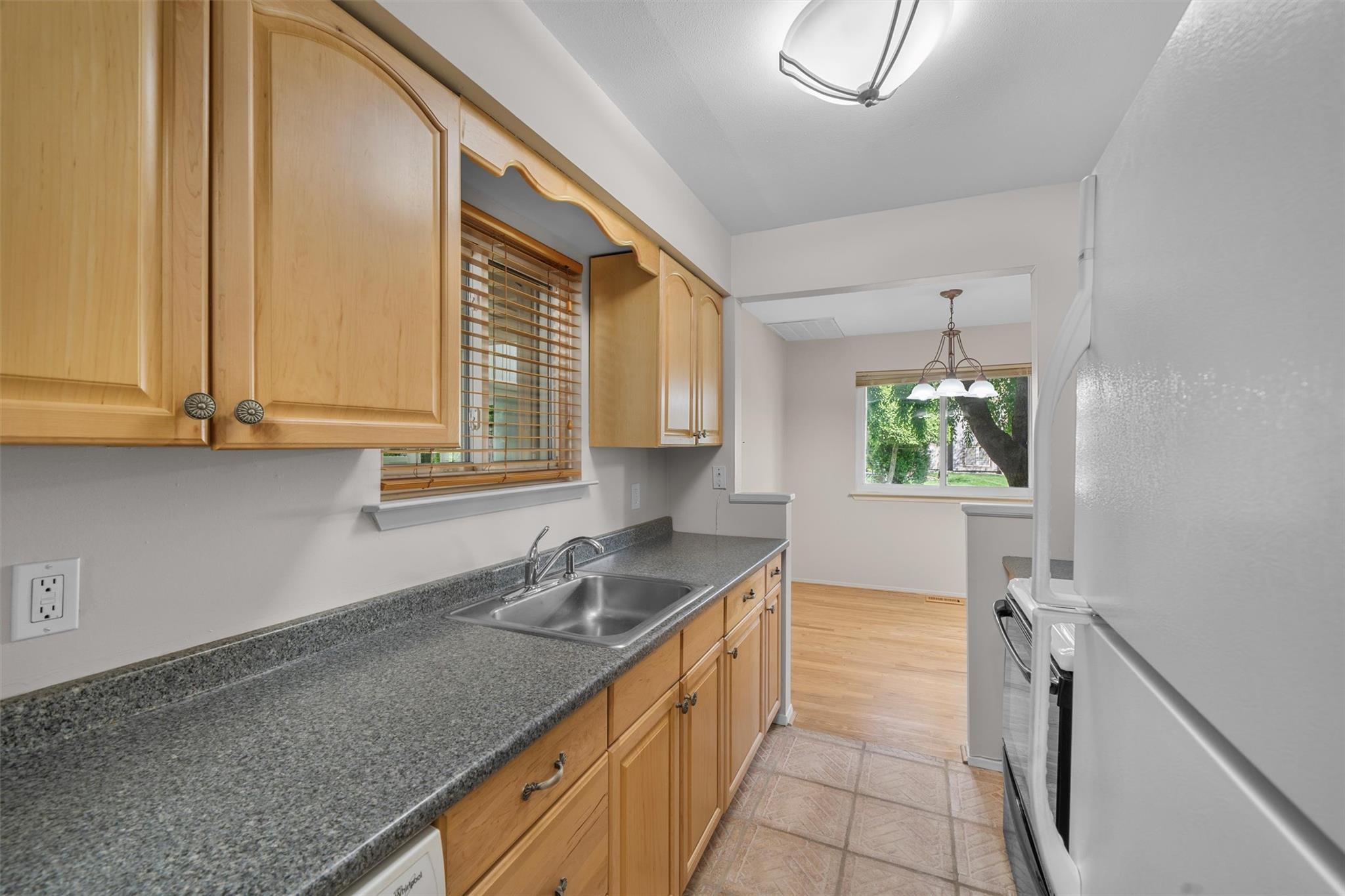 39 Sycamore Drive, Middletown, New York image 12