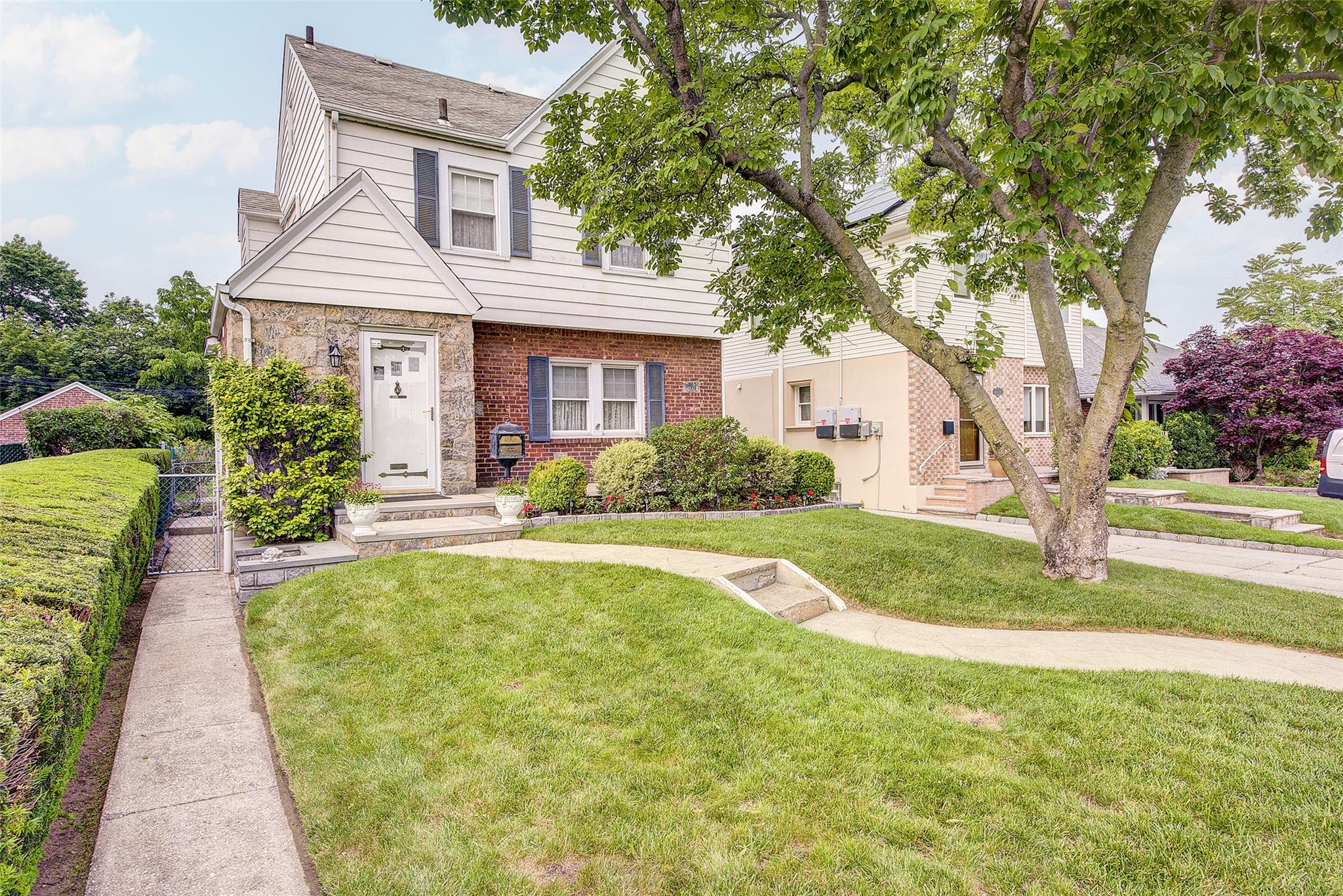 Property for Sale at 15th Drive, Whitestone, Queens, NY - Bedrooms: 4 
Bathrooms: 2 
Rooms: 7  - $1,198,000