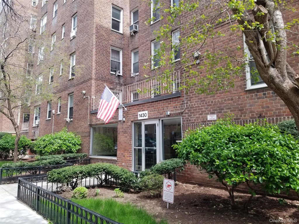Photo of 1475 Thieriot Avenue #2E, Bronx, NY 10460 (MLS # 1028200)
