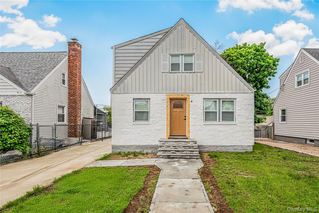 Photo of 175 Dorchester Road, Garden City, NY 11530 (MLS # 992806)