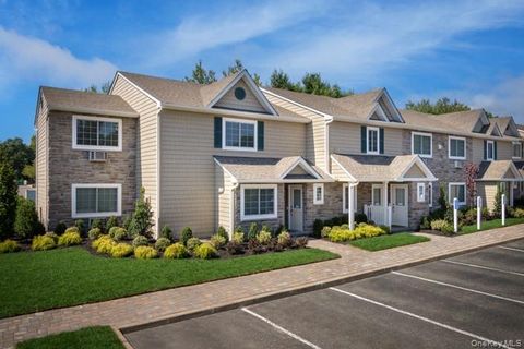 Apartment For Rent - 2 Victorian Court #97<br/> Holtsville, NY 11742