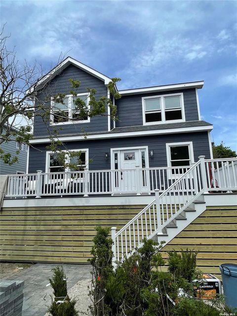 Homes For Rent - 570 Bayberry Walk<br/> Ocean Beach, NY 11770