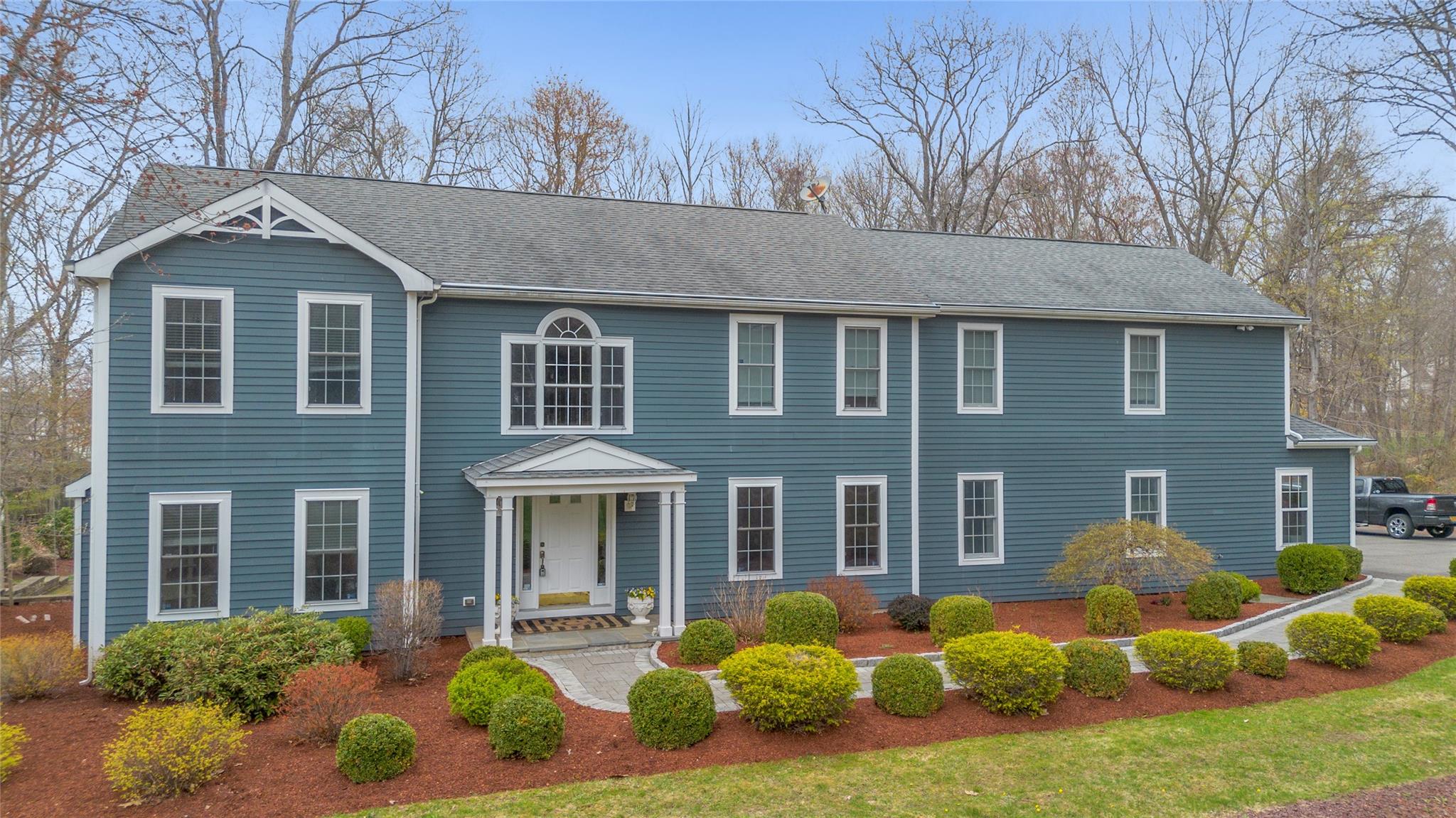31 Farm Lake Court, Carmel, New York image 2