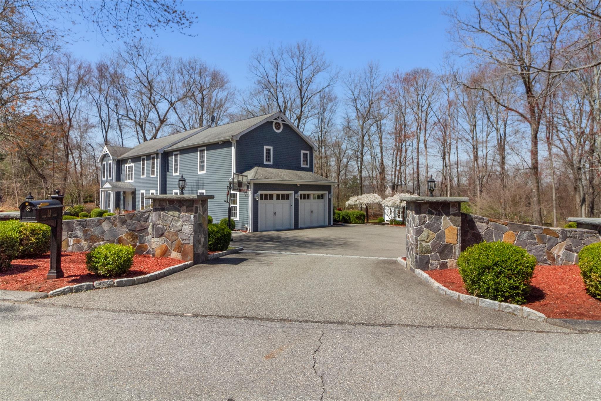 31 Farm Lake Court, Carmel, New York image 1