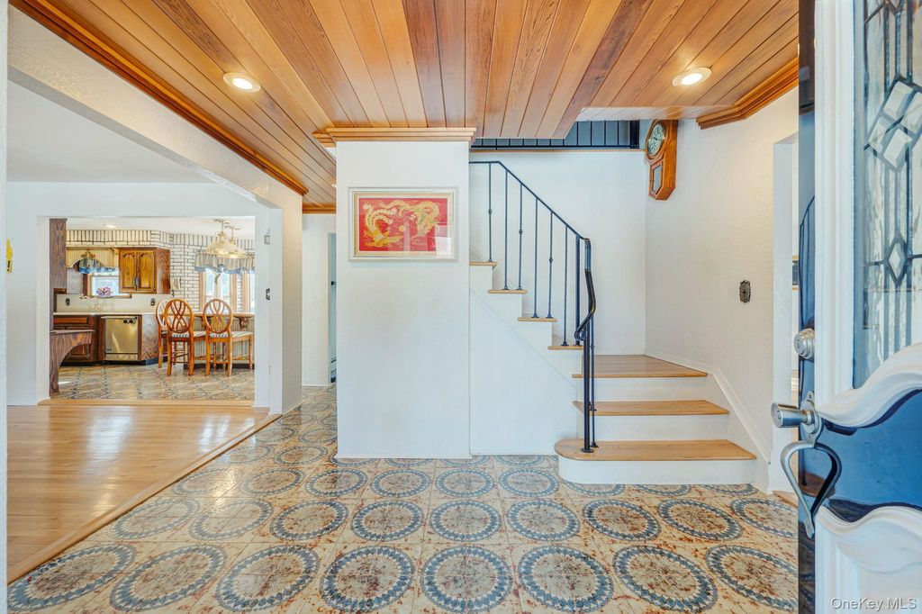 Photo of 3 New Jersey Court, Dix Hills, NY 11746 (MLS # 974753)