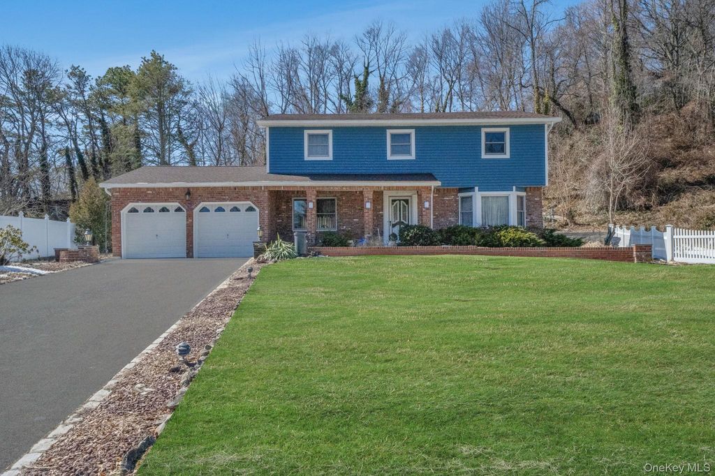 Photo of 3 New Jersey Court, Dix Hills, NY 11746 (MLS # 974753)