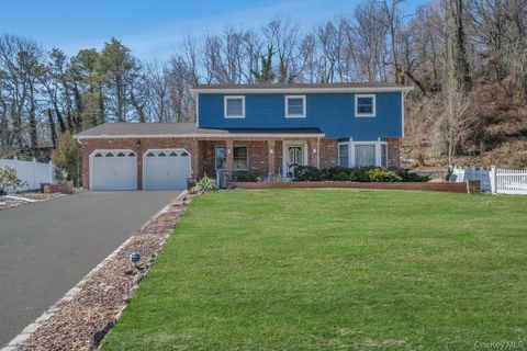 Homes For Sale - 3 New Jersey Court<br/> Dix Hills, NY 11746