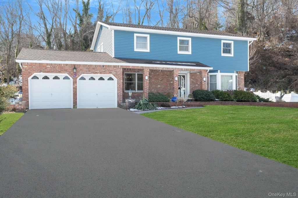 Photo of 3 New Jersey Court, Dix Hills, NY 11746 (MLS # 974753)