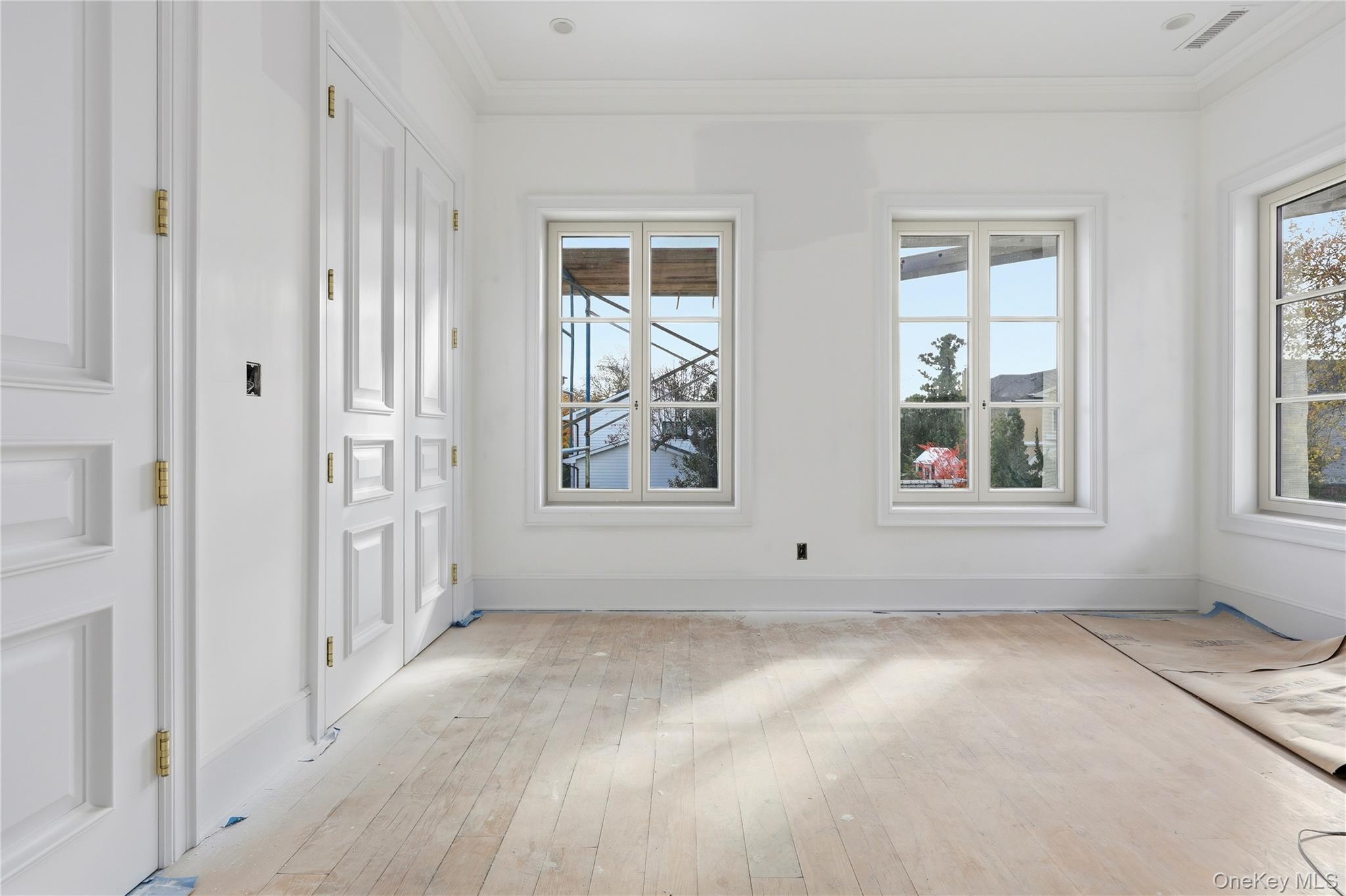 Lawrence, New York 11559, United States, 8 Bedrooms Bedrooms, ,7 BathroomsBathrooms,Residential,Active,241326