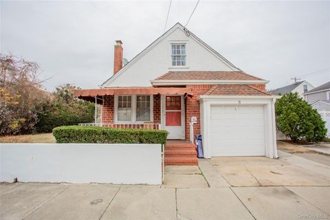 Photo of 76 Clayton Clayton Avenue, East Atlantic Beach, NY 11561 (MLS # 943211)