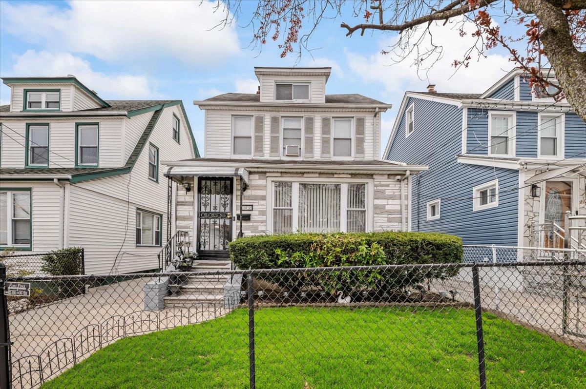 Property for Sale at 113th Avenue, Queens Village, Queens, NY - Bedrooms: 3 
Bathrooms: 3 
Rooms: 10  - $741,797