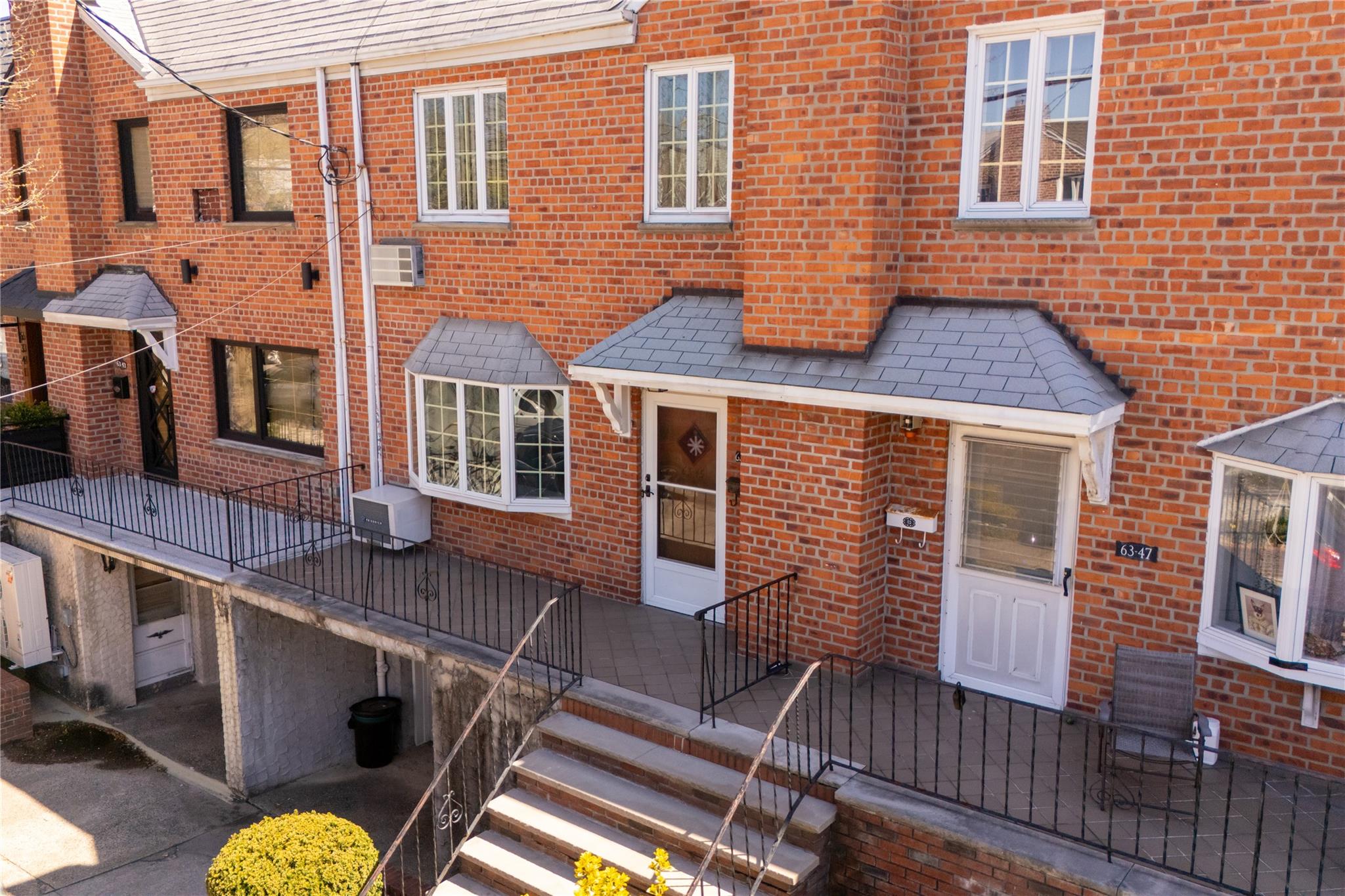 Property for Sale at 72nd Street, Middle Village, Queens, NY - Bedrooms: 3 
Bathrooms: 2 
Rooms: 8  - $959,000