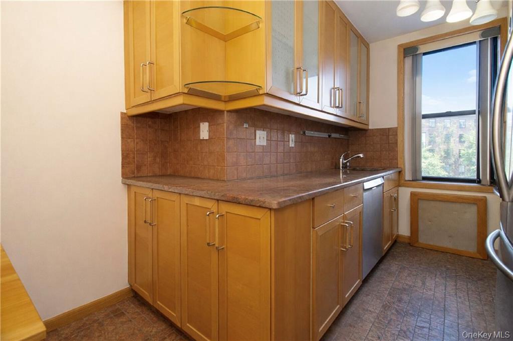 2425 Haring Street 2H