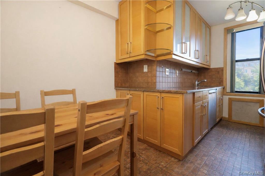 2425 Haring Street 2H