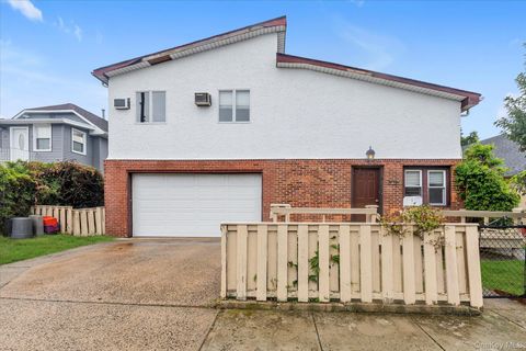 Photo of 41 Newport Road, Island Park, NY 11558 (MLS # 902837)