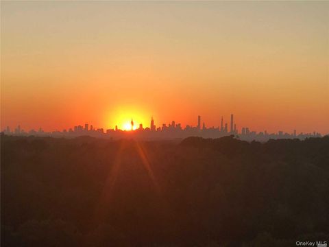 Condo For Sale - 1 Bay Club Drive #19B<br/> Bayside, NY 11360