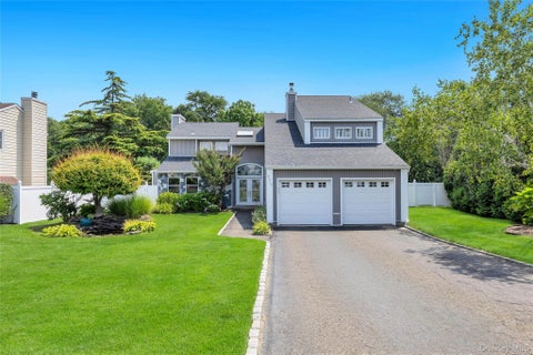 Photo of 859 Pine Avenue, West Islip, NY 11795 (MLS # 1028295)