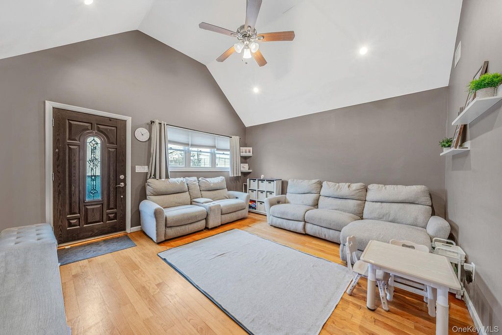 Photo of 1515 Cross Bay Boulevard, Broad Channel, NY 11693 (MLS # 951914)