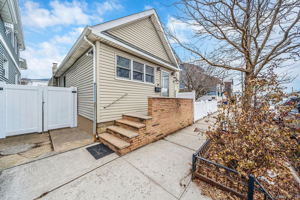Photo of 1515 Cross Bay Boulevard, Broad Channel, NY 11693 (MLS # 951914)