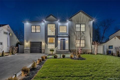 19 Mead Lane Westbury NY 11590