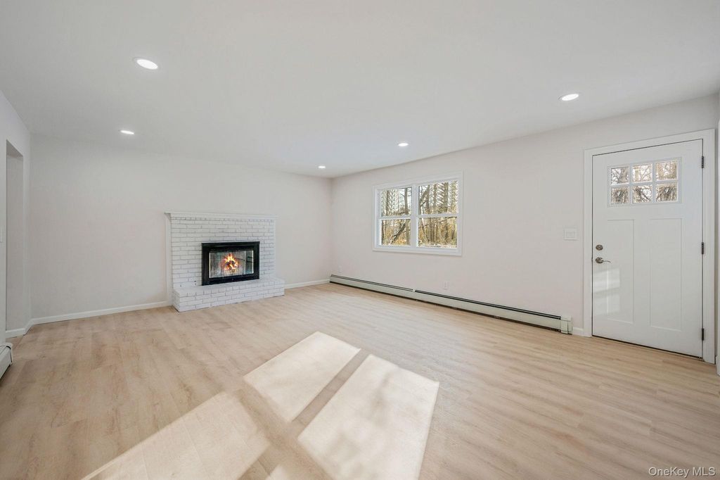 Photo of 15 Terry Court, North Babylon, NY 11703 (MLS # 944978)