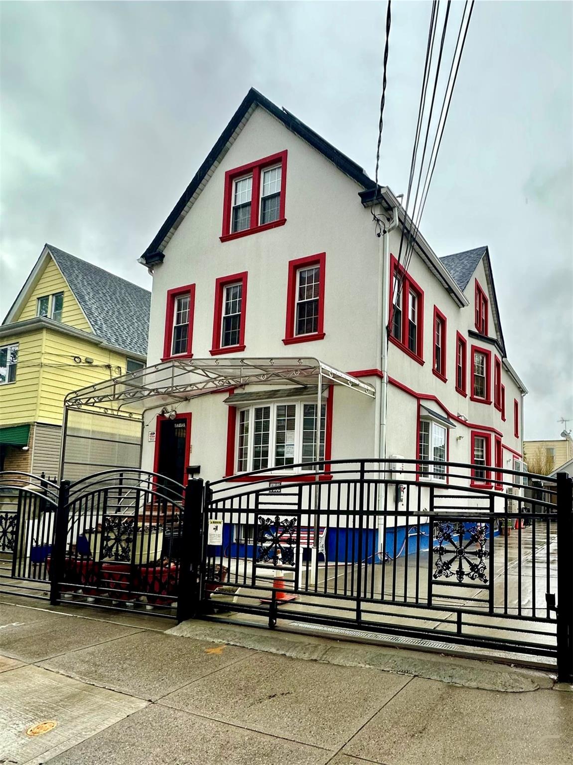 Rental Property at 135th St, Richmond Hill, Queens, NY - Bedrooms: 3 
Bathrooms: 2 
Rooms: 6  - $3,350 MO.