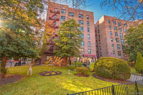 Homes For Sale - 33-44 Junction Boulevard #2V<br/> Jackson Heights, NY 11372