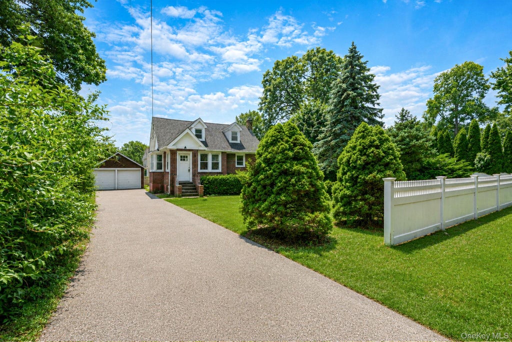 Photo of 44 Elizabeth Avenue, Smithtown, NY 11787 (MLS # 1012238)