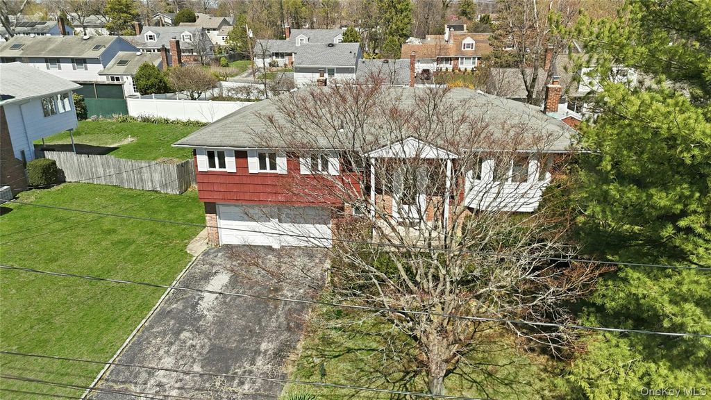 Photo of 19 Duke Place, Glen Cove, NY 11542 (MLS # 980990)