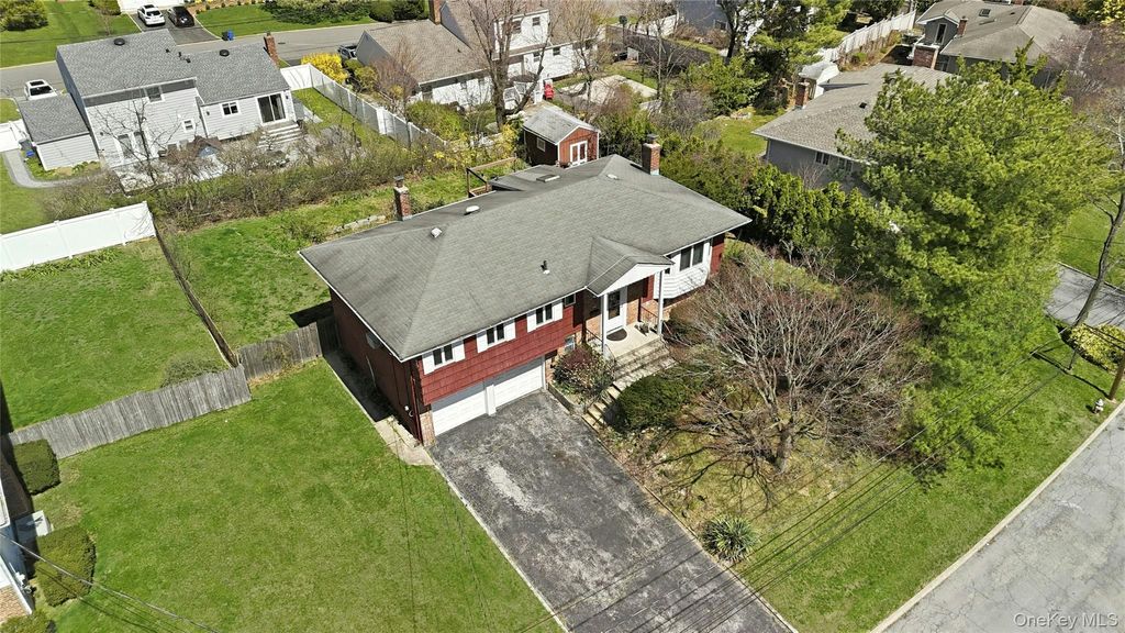 Photo of 19 Duke Place, Glen Cove, NY 11542 (MLS # 980990)