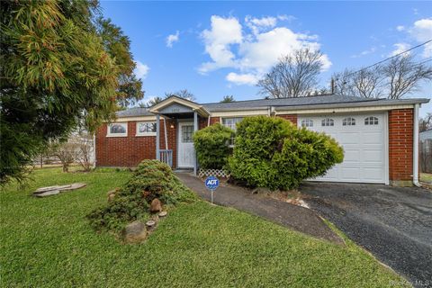 1656 N Gardiner Drive Bay Shore NY 11706