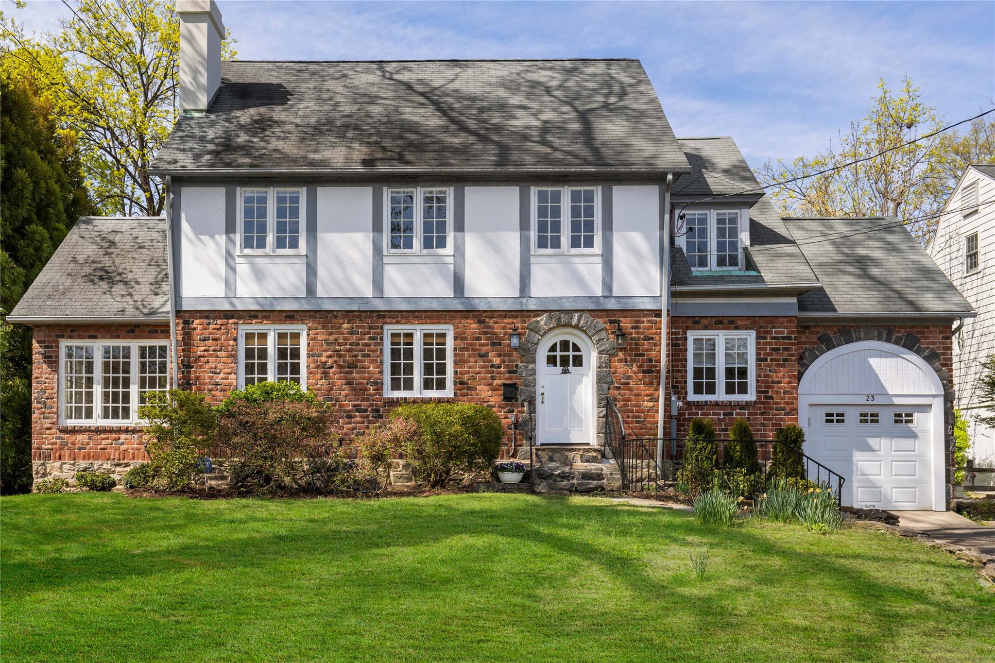 Mohawk Street, Rye, New York - 6 Bedrooms  
4 Bathrooms  
10 Rooms - 