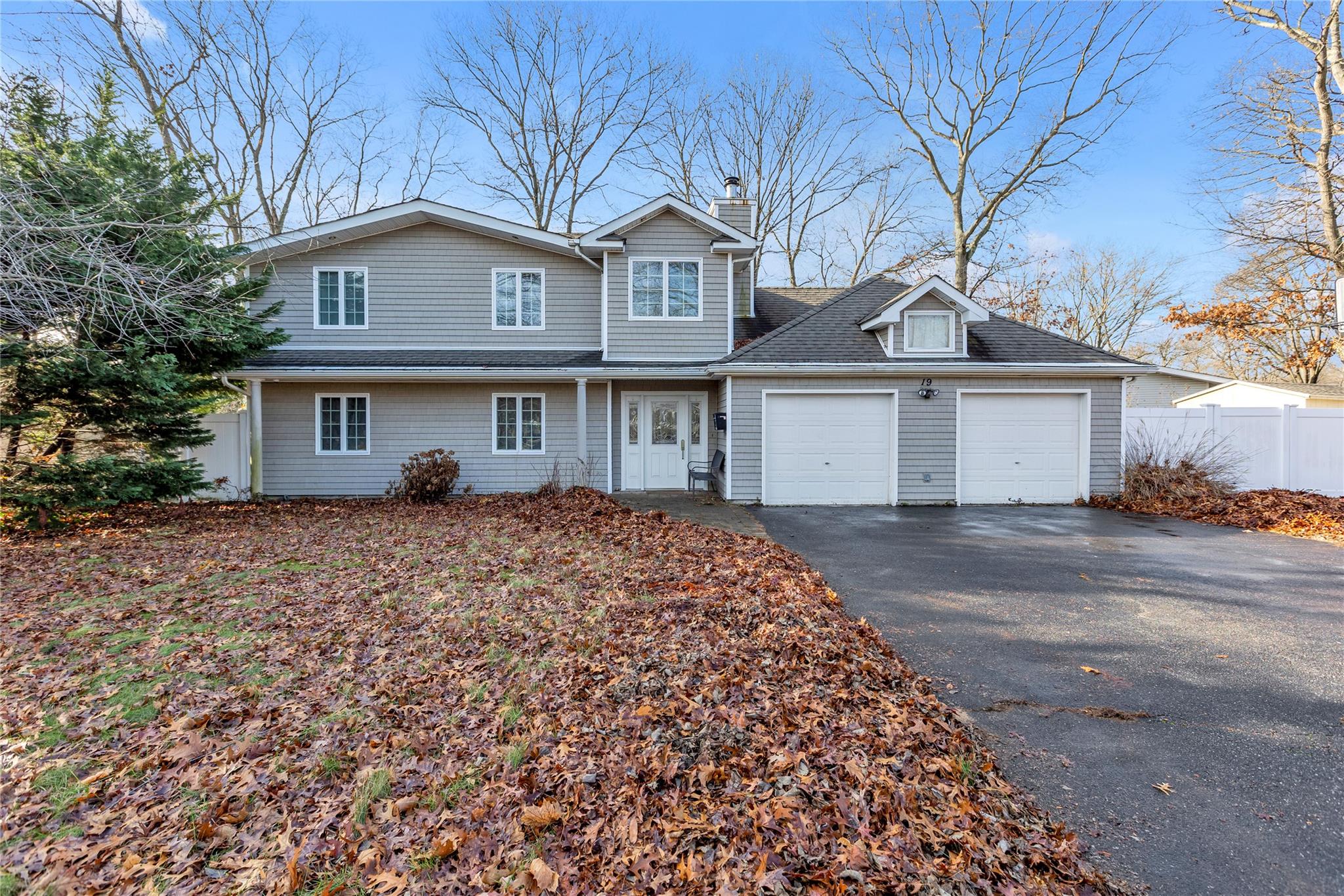 19 Horseshoe Lane, Commack, New York image 1