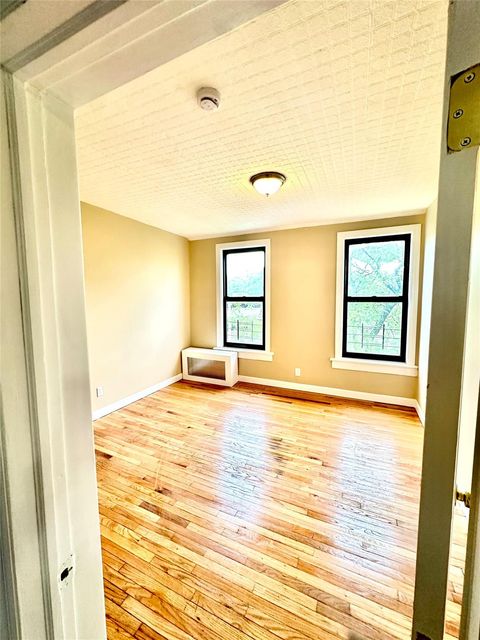 16 W 1st Street second floor Mount Vernon NY 10550